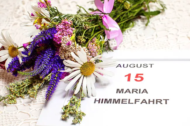 Mariahimmelfahrt Kräutergesteck auf einem Kalendertag: August 15, Maria Himmelfahrt